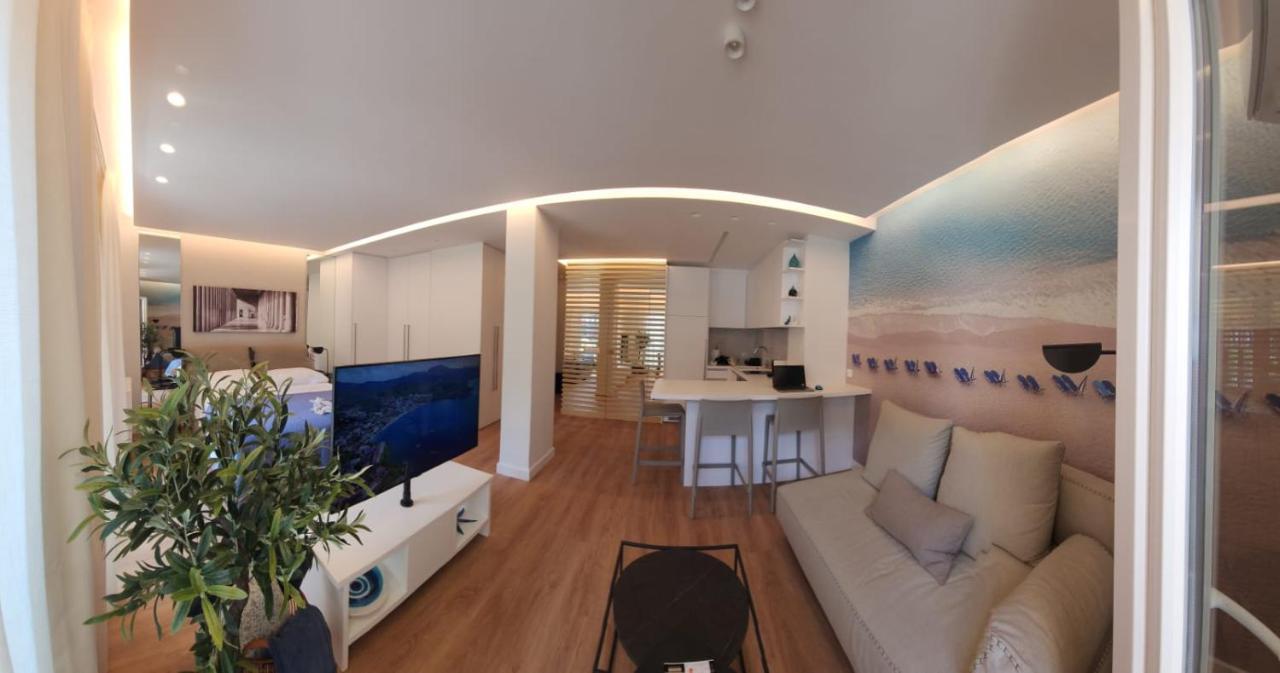 Renovated Apartment With Roof Garden Access, 15 M Walk To Acropolis Athén Kültér fotó