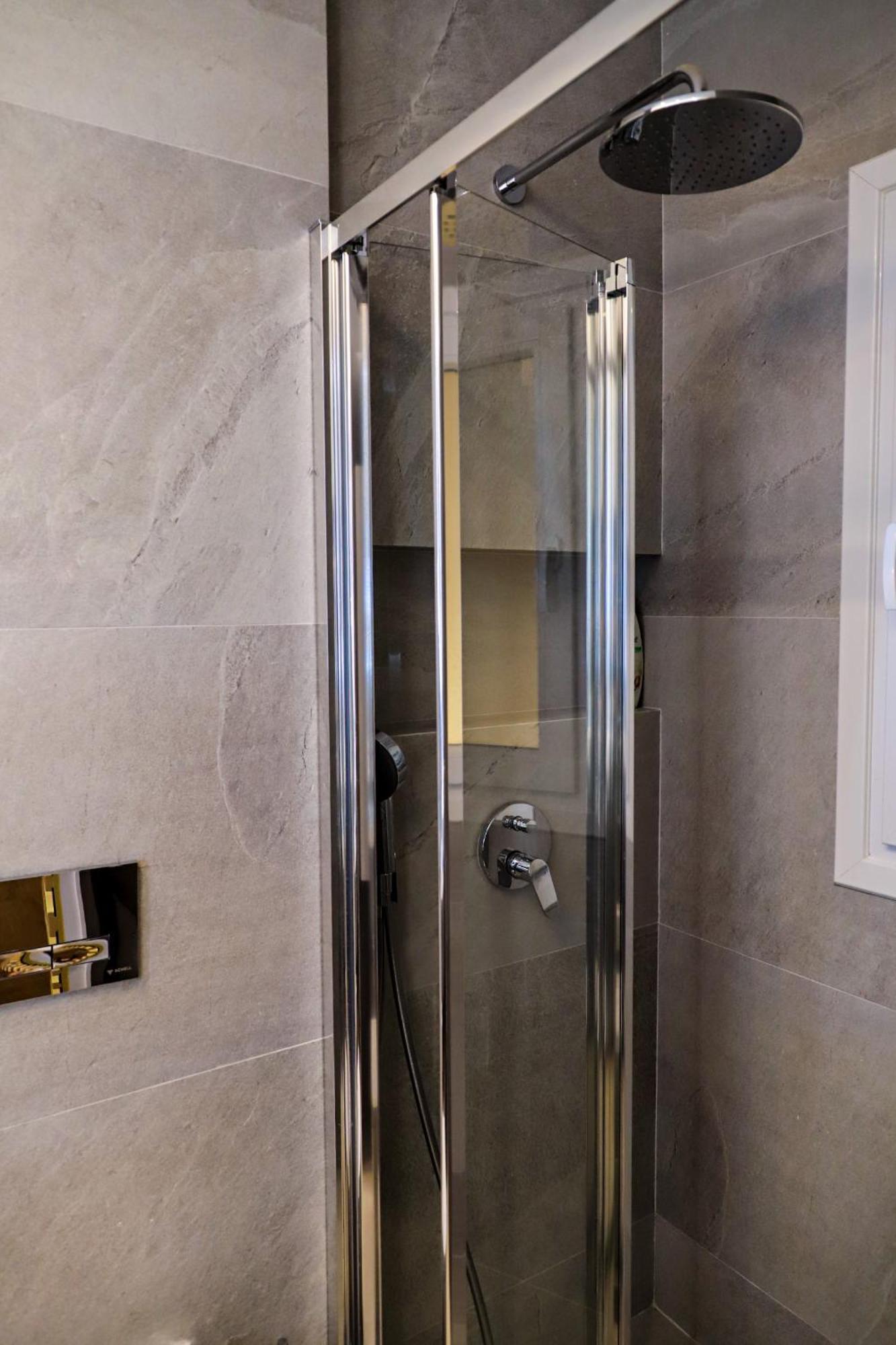 Renovated Apartment With Roof Garden Access, 15 M Walk To Acropolis Athén Kültér fotó