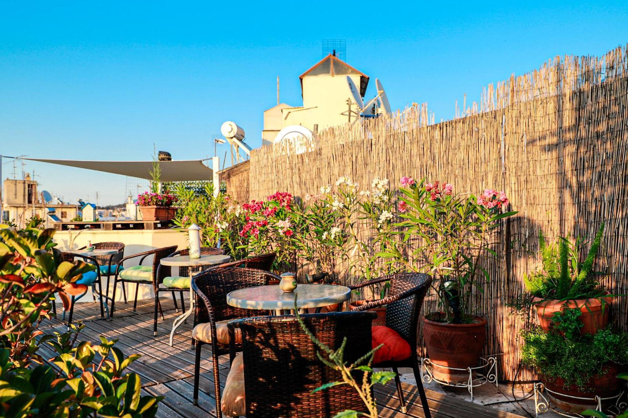Renovated Apartment With Roof Garden Access, 15 M Walk To Acropolis Athén Kültér fotó