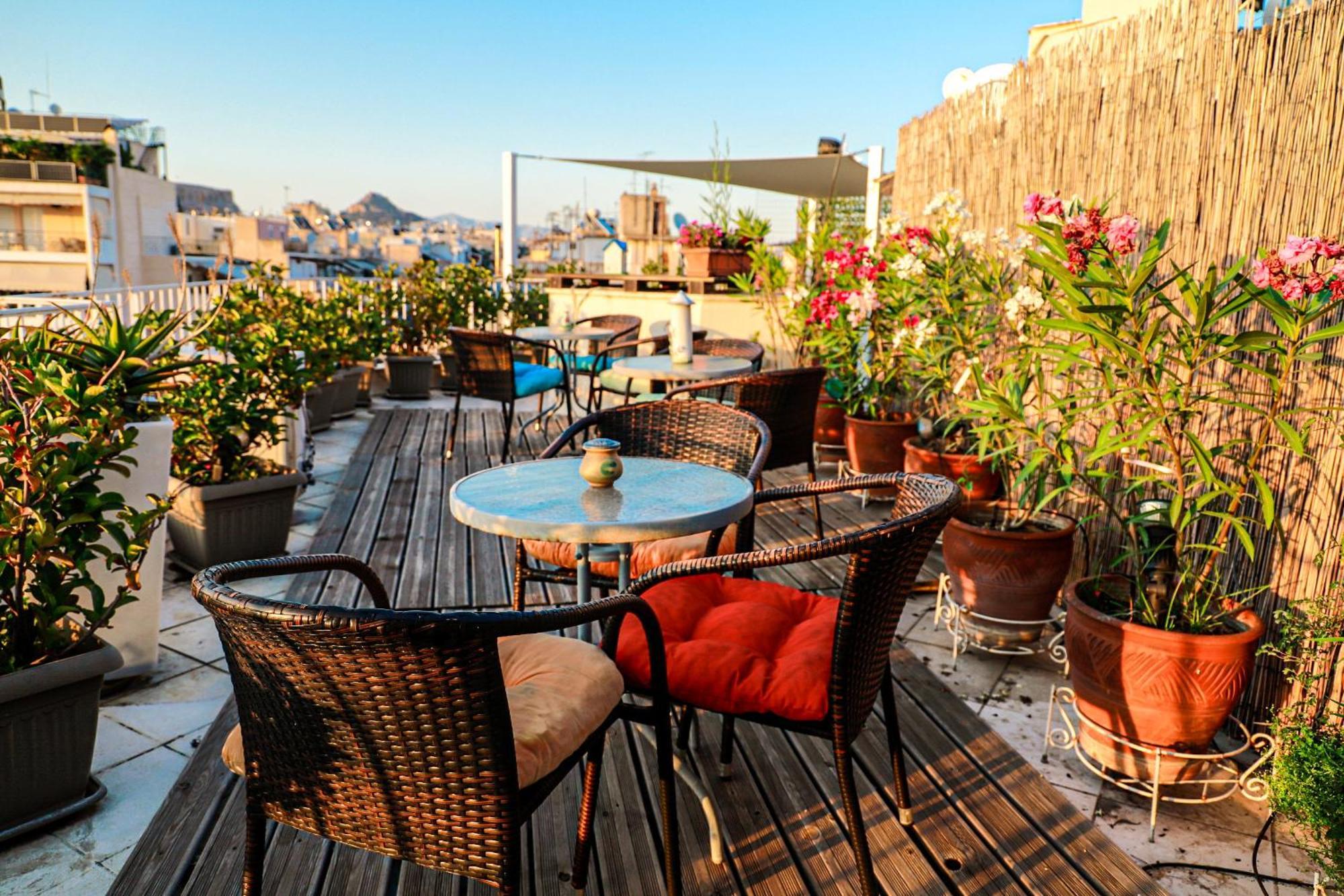 Renovated Apartment With Roof Garden Access, 15 M Walk To Acropolis Athén Kültér fotó